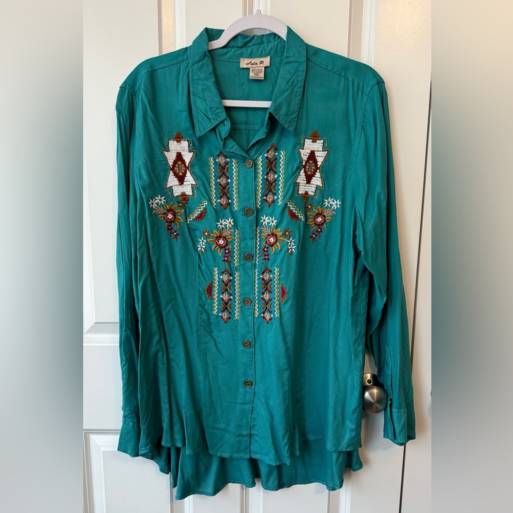 Teal rayon long-sleeved embroidered blouse. XL